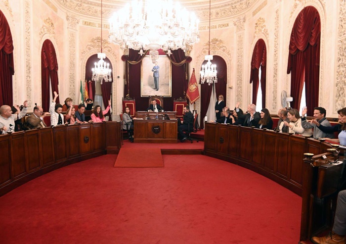 La moción ha salido adelante con el voto favorable de los tres grupos municipales