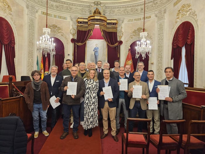 Cádiz estabiliza la situación laboral de 19 trabajadores municipales