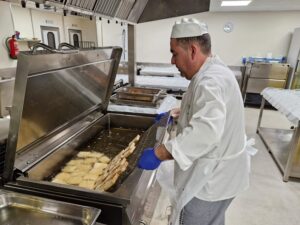 El Hospital de Jerez reparte entre sus pacientes 800 torrijas en este Viernes de Dolores