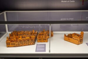 El Museo de las Cortes acoge la segunda muestra de piezas de la Maqueta de Cádiz dedicada a las Torres Miradores