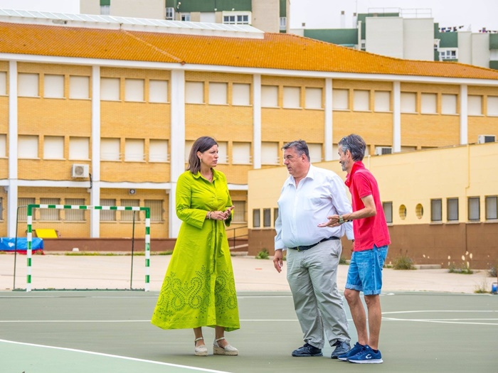 San Fernando renueva las pistas deportivas de ocho colegios públicos